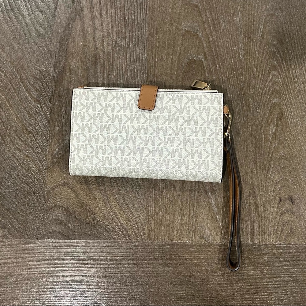 MICHAEL KORS Adele Logo Smartphone Wallet - Wristlet / Clutch / Purse